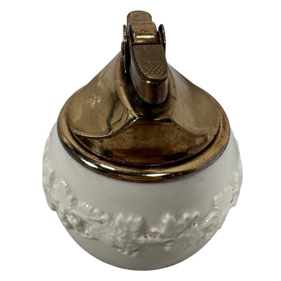 Vintage Wedgwood Embossed Queensware Table Lighter 2" Cream Grapevine England - Picture 2 of 8